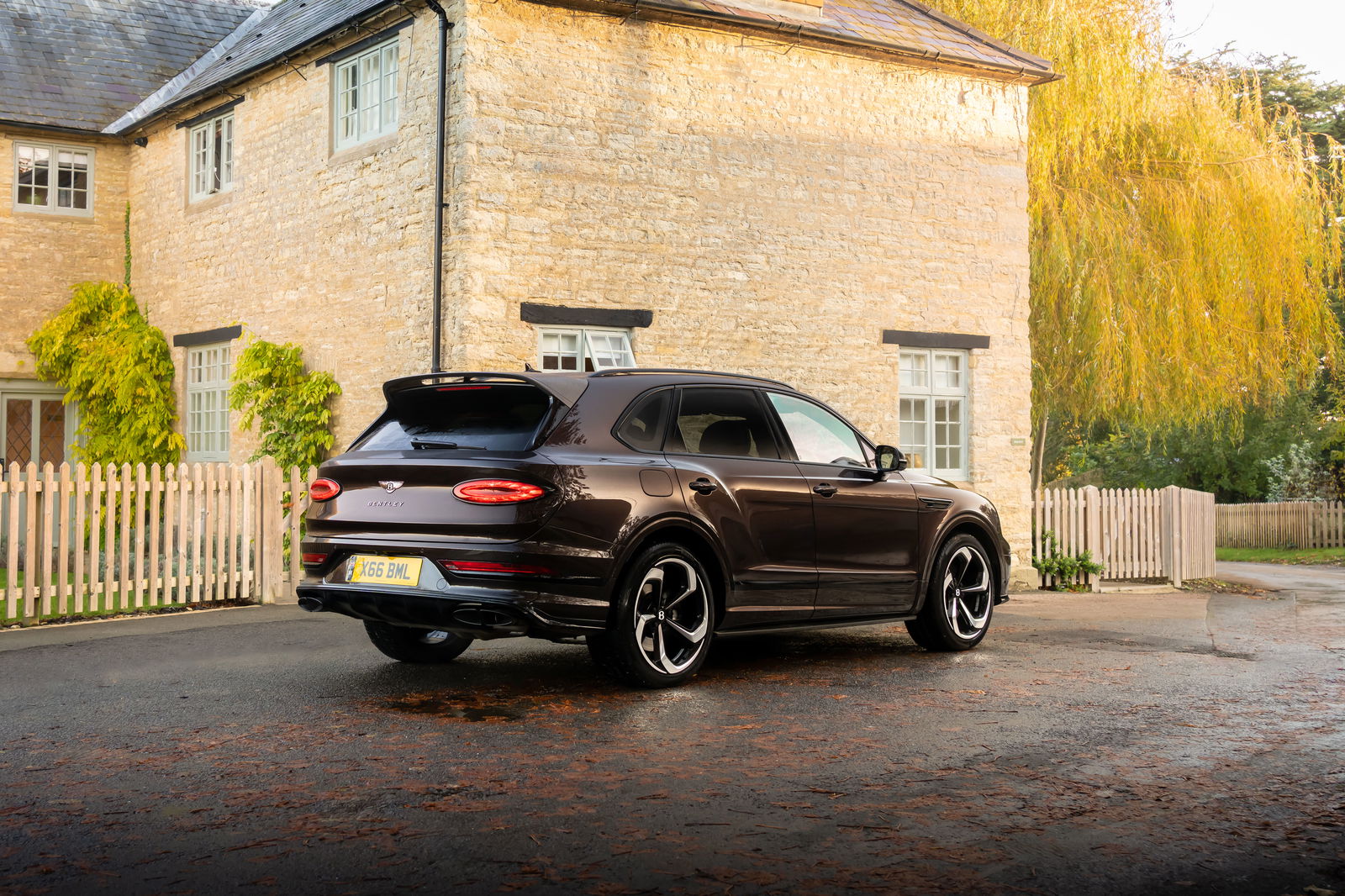 Bentley Bentayga Hybrid - rear